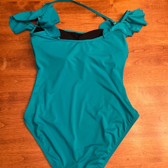 Vince Camuto Swimwear Ladies Size 12 EUC Pretty w/Ruffle Shoulder Summer Pool - Picture 2 of 5
